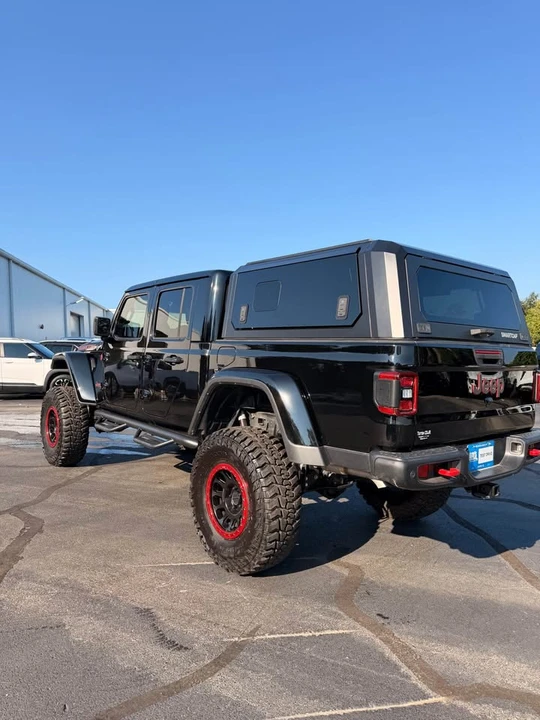 2026 Jeep JT Gladiator - Image 9 of 18