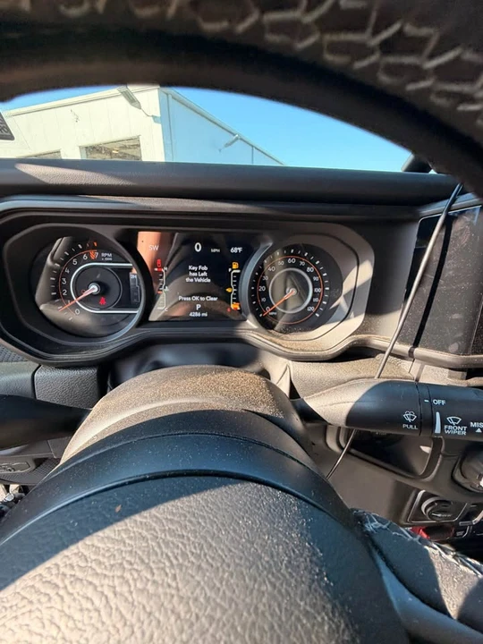 2026 Jeep JT Gladiator - Image 15 of 18