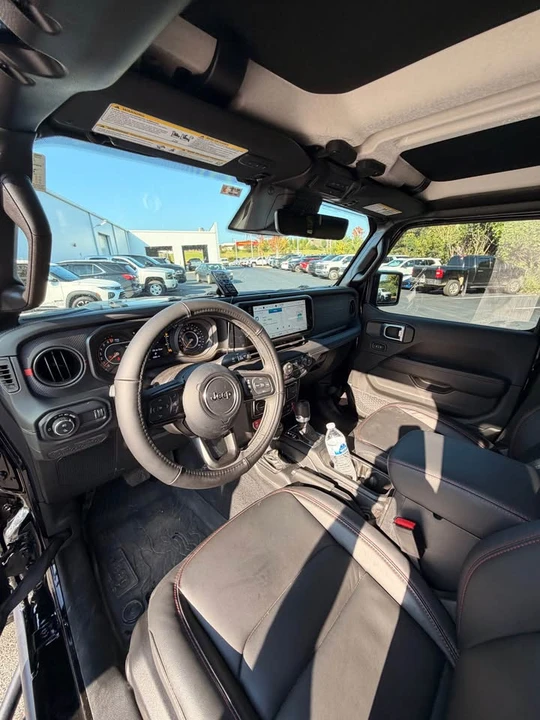 2026 Jeep JT Gladiator - Image 14 of 18