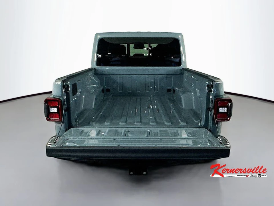2026 Jeep JT Gladiator - Image 16 of 21