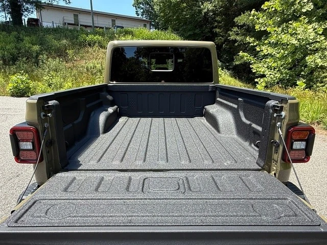 2026 Jeep JT Gladiator - Image 9 of 31