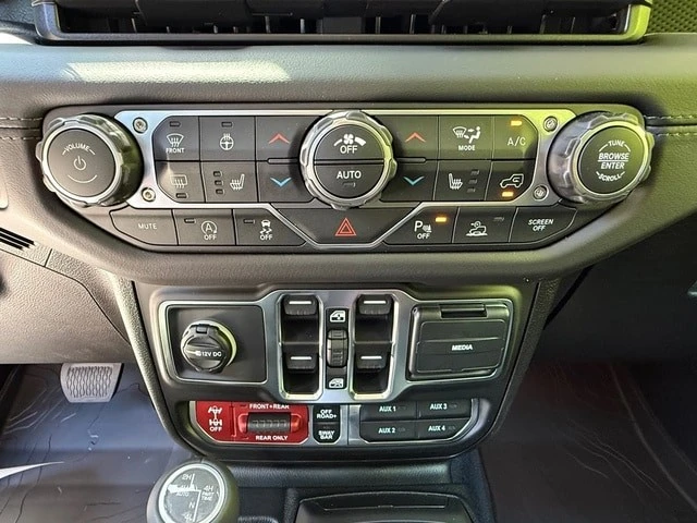 2026 Jeep JT Gladiator - Image 25 of 31