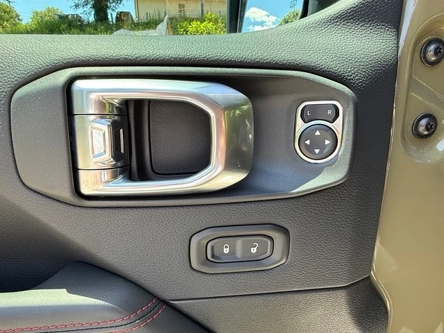 2026 Jeep JT Gladiator - Image 14 of 31