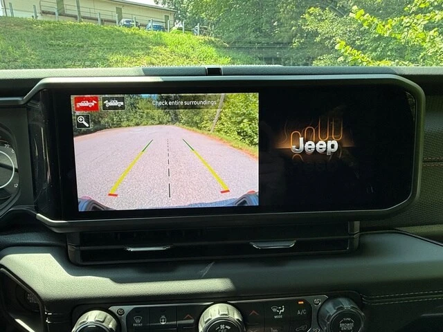 2026 Jeep Gladiator - Image 24 of 31