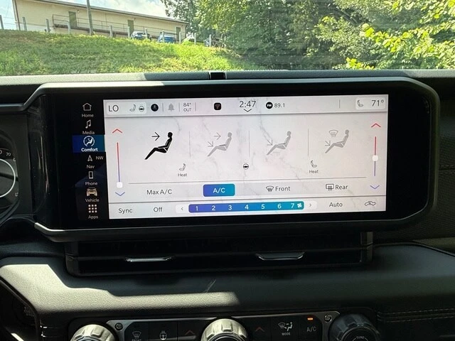 2026 Jeep Gladiator - Image 22 of 31