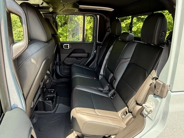 2026 Jeep Gladiator - Image 16 of 31