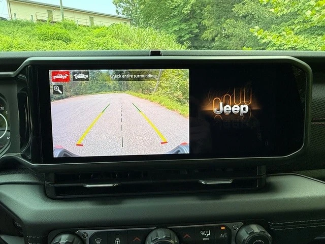 2026 Jeep JT Gladiator - Image 24 of 31