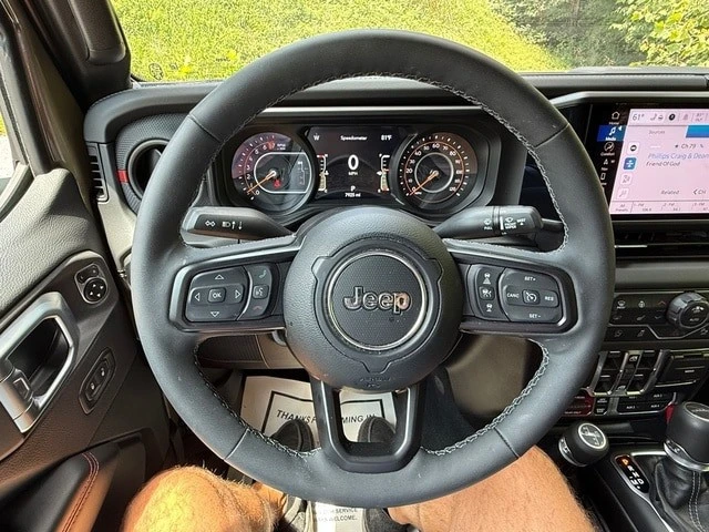 2026 Jeep JT Gladiator - Image 19 of 31