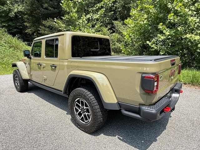 2026 Jeep JT Gladiator - Image 10 of 31