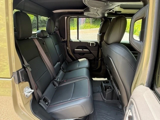 2026 Jeep JT Gladiator - Image 17 of 31