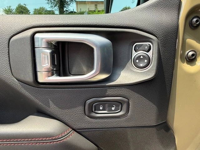 2026 Jeep JT Gladiator - Image 14 of 31