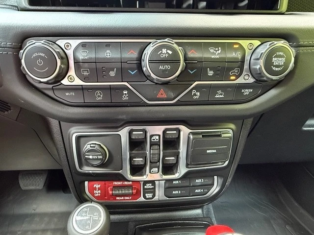 2026 Jeep JT Gladiator - Image 25 of 31