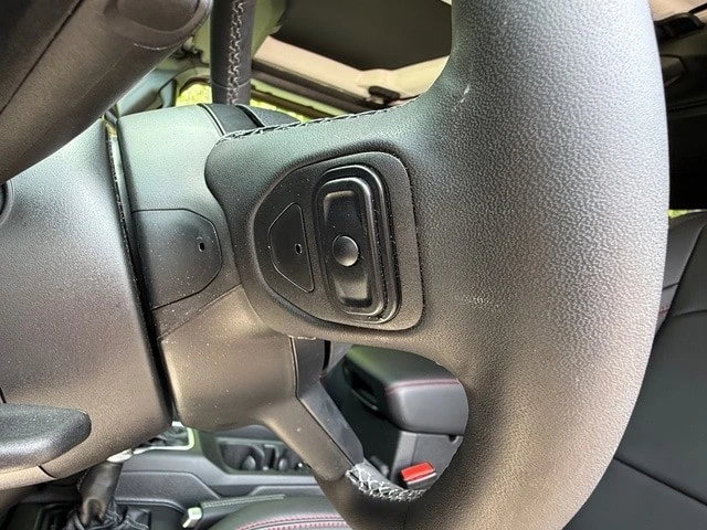 2026 Jeep JT Gladiator - Image 15 of 31