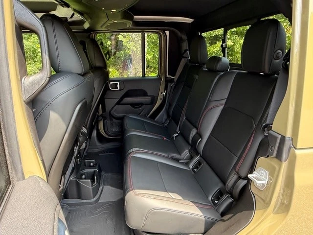 2026 Jeep JT Gladiator - Image 16 of 31