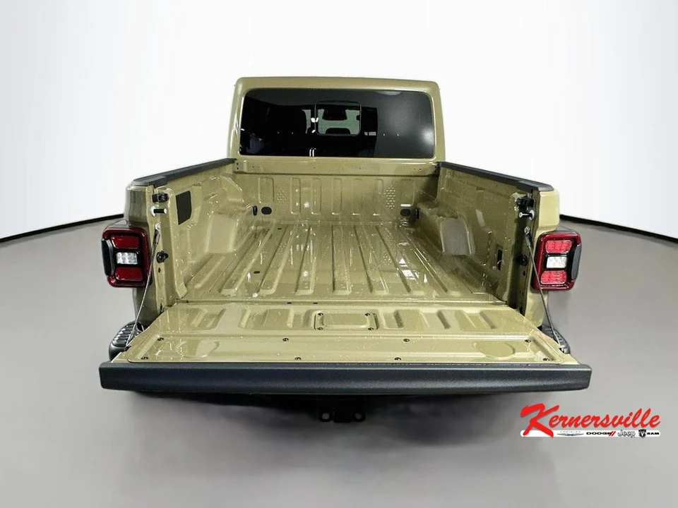 2026 Jeep JT Gladiator - Image 15 of 21