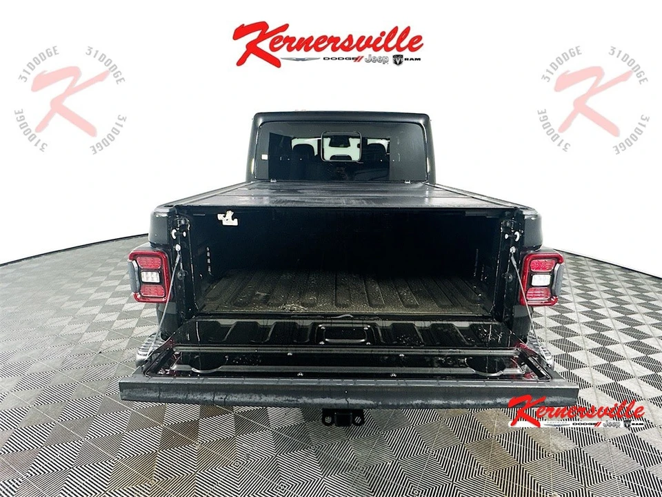 2026 Jeep JT Gladiator - Image 15 of 20