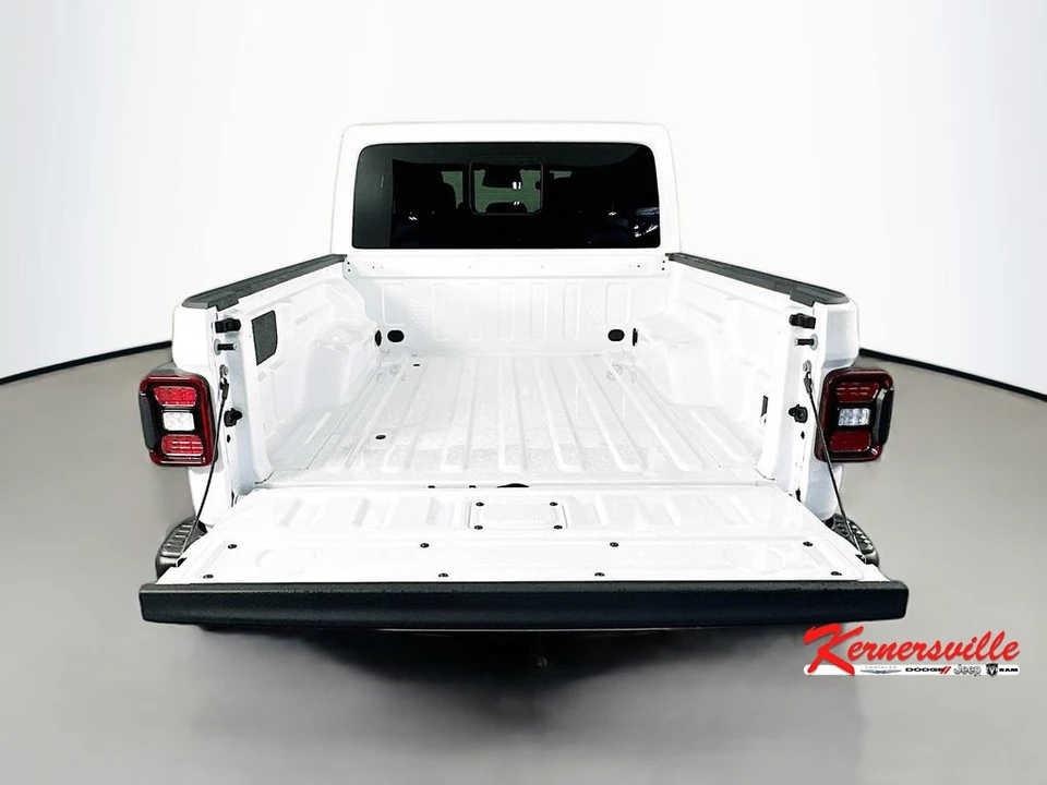 2026 Jeep JT Gladiator - Image 15 of 21