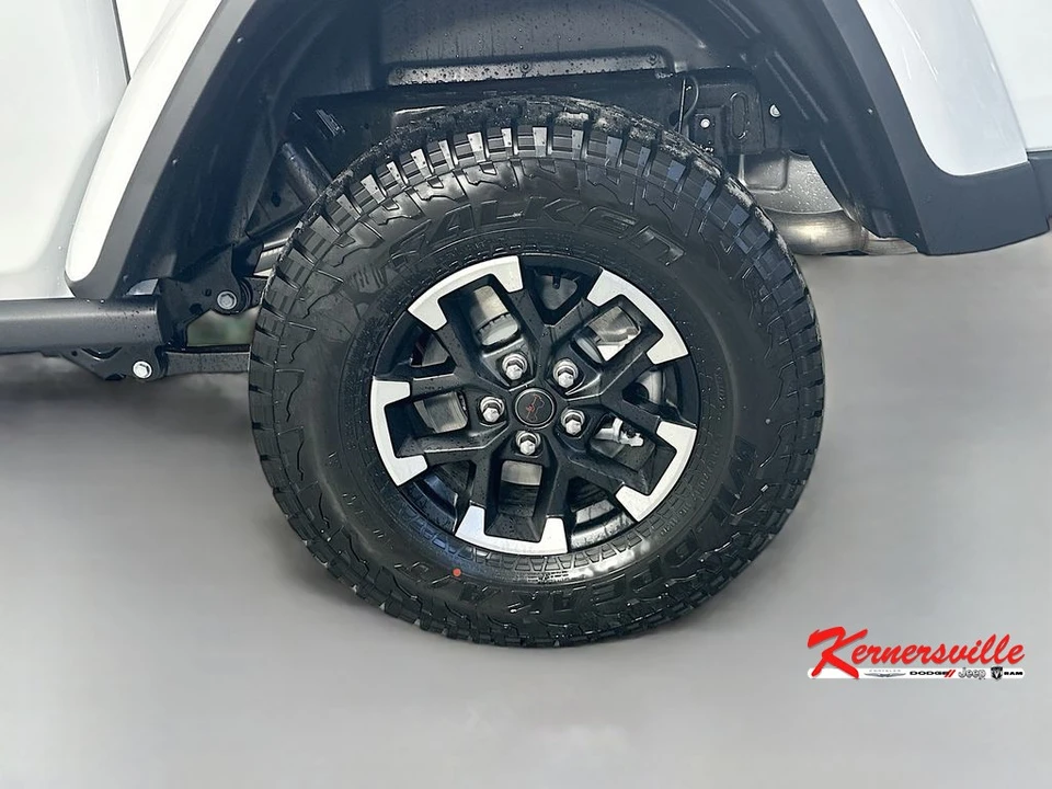 2026 Jeep JT Gladiator - Image 16 of 21