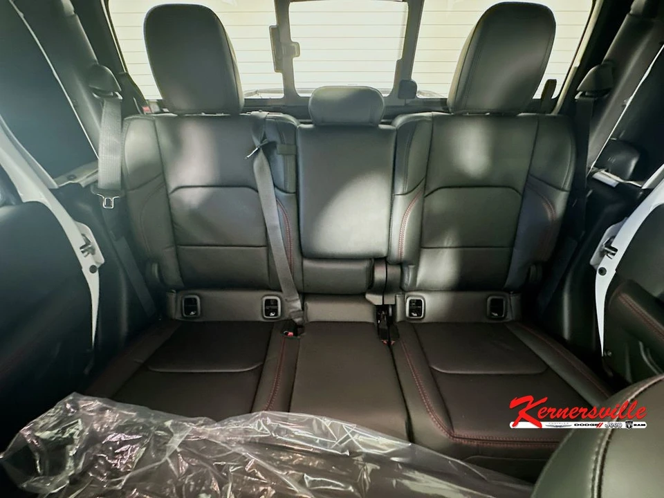 2026 Jeep JT Gladiator - Image 10 of 21
