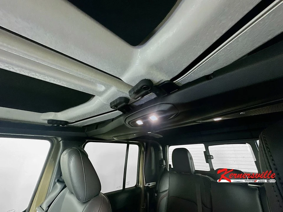 2026 Jeep JT Gladiator - Image 14 of 21