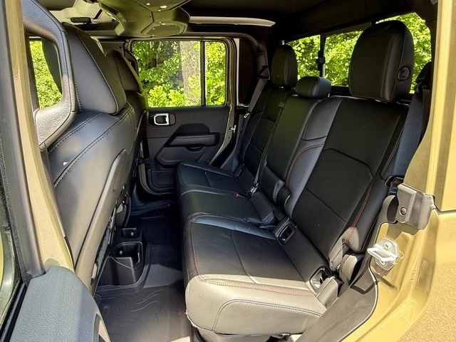 2026 Jeep JT Gladiator - Image 16 of 31