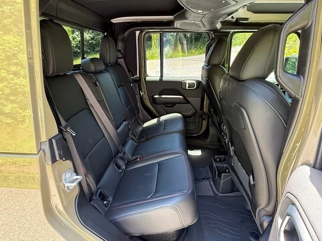 2026 Jeep JT Gladiator - Image 17 of 31