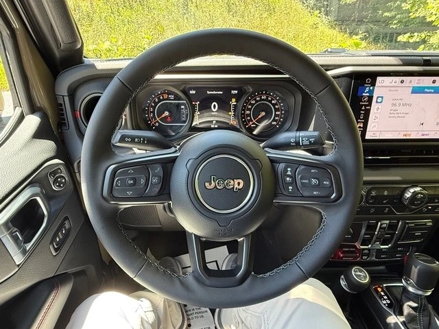 2026 Jeep JT Gladiator - Image 19 of 31