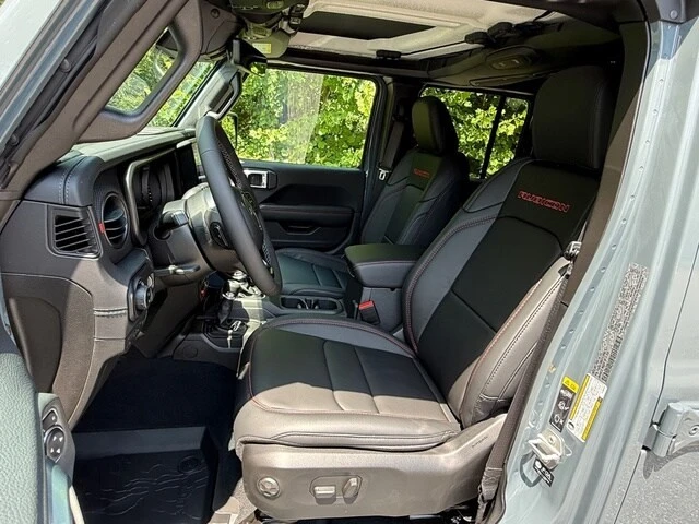 2026 Jeep JT Gladiator - Image 13 of 31
