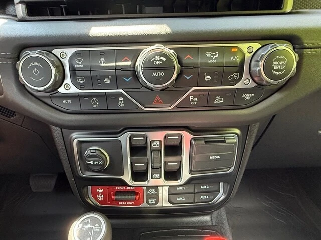 2026 Jeep JT Gladiator - Image 25 of 31
