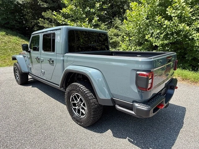 2026 Jeep JT Gladiator - Image 10 of 31