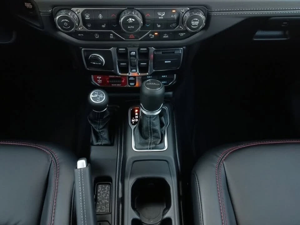 2026 Jeep JT Gladiator - Image 15 of 20