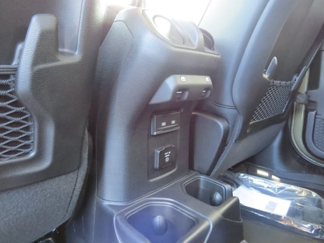 2026 Jeep JT Gladiator - Image 10 of 20