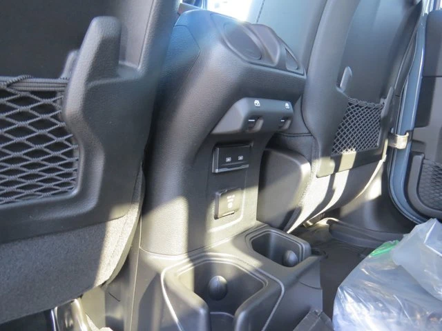 2026 Jeep JT Gladiator - Image 13 of 20