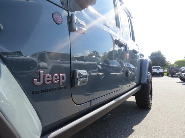 2026 Jeep JT Gladiator - Image 10 of 20