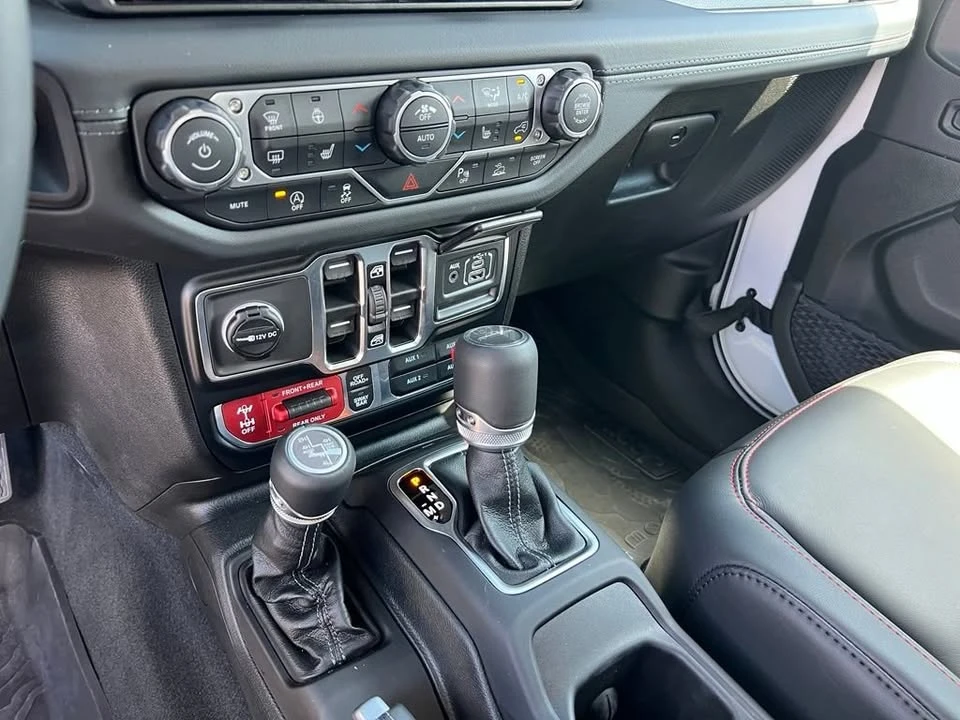 2026 Jeep JT Gladiator - Image 12 of 15