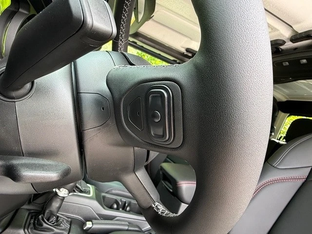 2026 Jeep JT Gladiator - Image 15 of 30