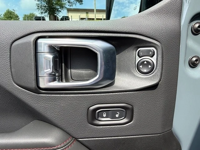 2026 Jeep JT Gladiator - Image 14 of 30