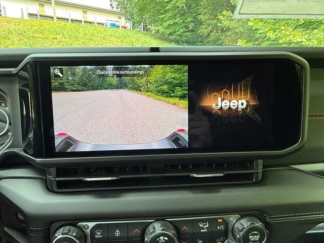 2026 Jeep JT Gladiator - Image 23 of 30