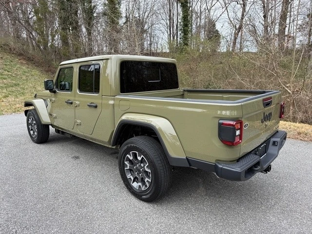 2026 Jeep JT Gladiator - Image 9 of 29