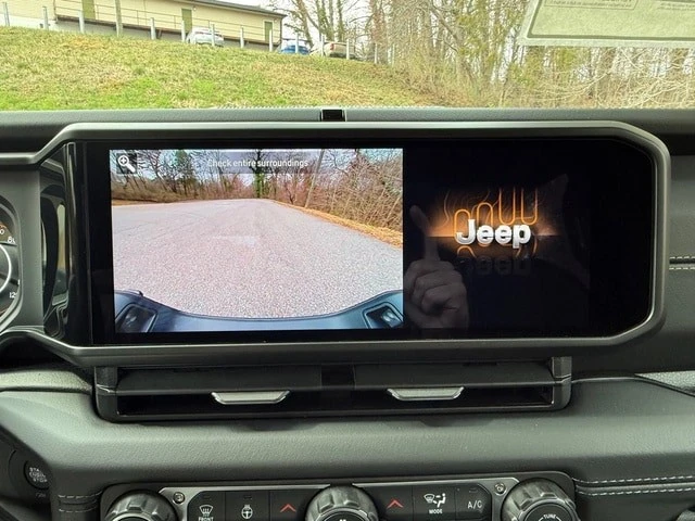 2026 Jeep JT Gladiator - Image 22 of 29
