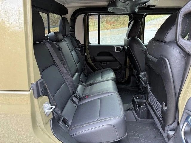 2026 Jeep JT Gladiator - Image 16 of 29