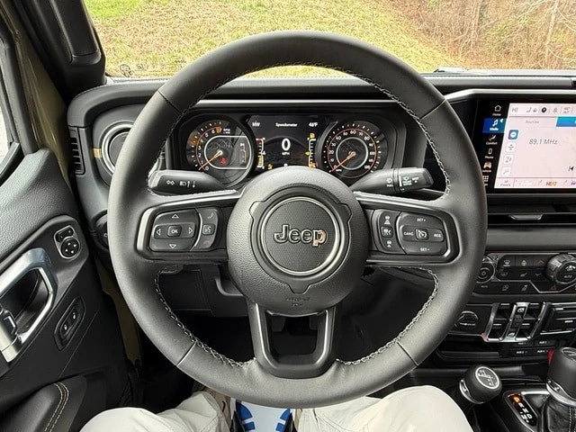 2026 Jeep JT Gladiator - Image 18 of 29