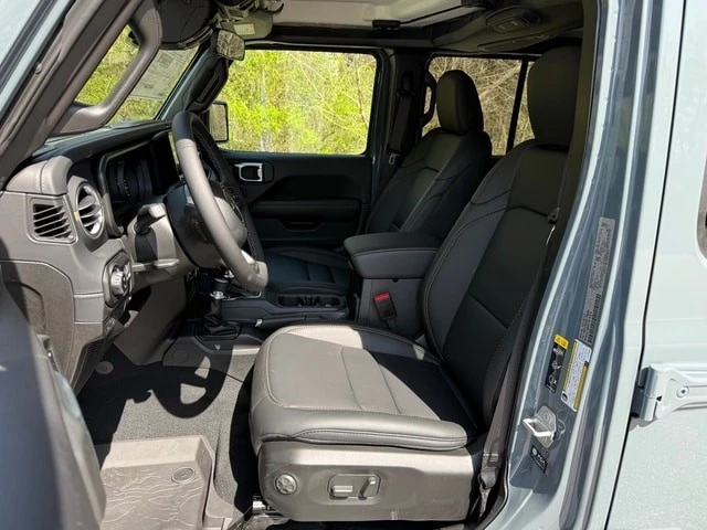 2026 Jeep JT Gladiator - Image 12 of 30