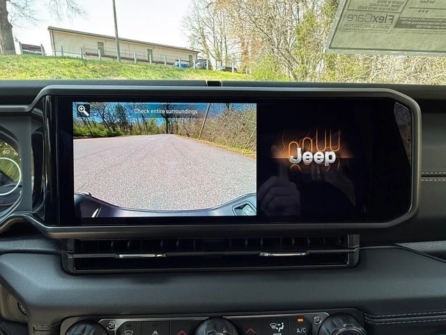 2026 Jeep JT Gladiator - Image 23 of 30