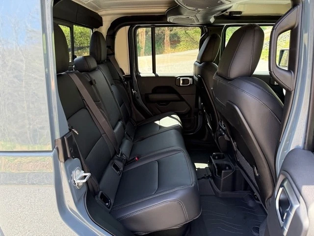 2026 Jeep JT Gladiator - Image 16 of 30