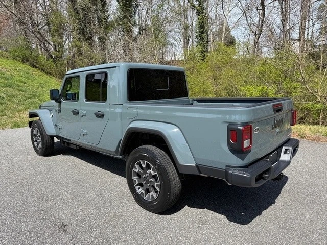 2026 Jeep JT Gladiator - Image 10 of 30