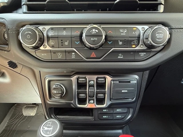 2026 Jeep JT Gladiator - Image 24 of 30