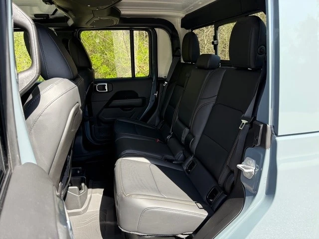 2026 Jeep JT Gladiator - Image 15 of 30
