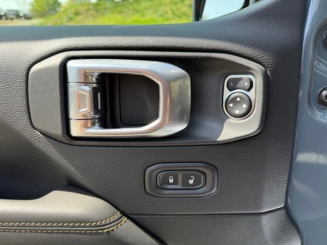 2026 Jeep JT Gladiator - Image 13 of 30