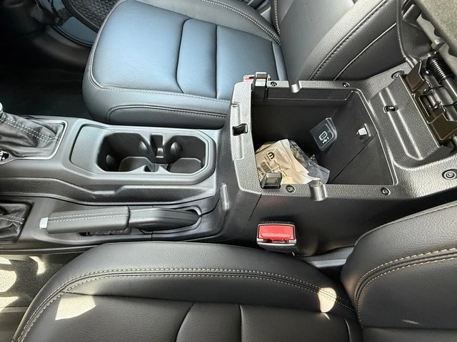 2026 Jeep JT Gladiator - Image 27 of 30